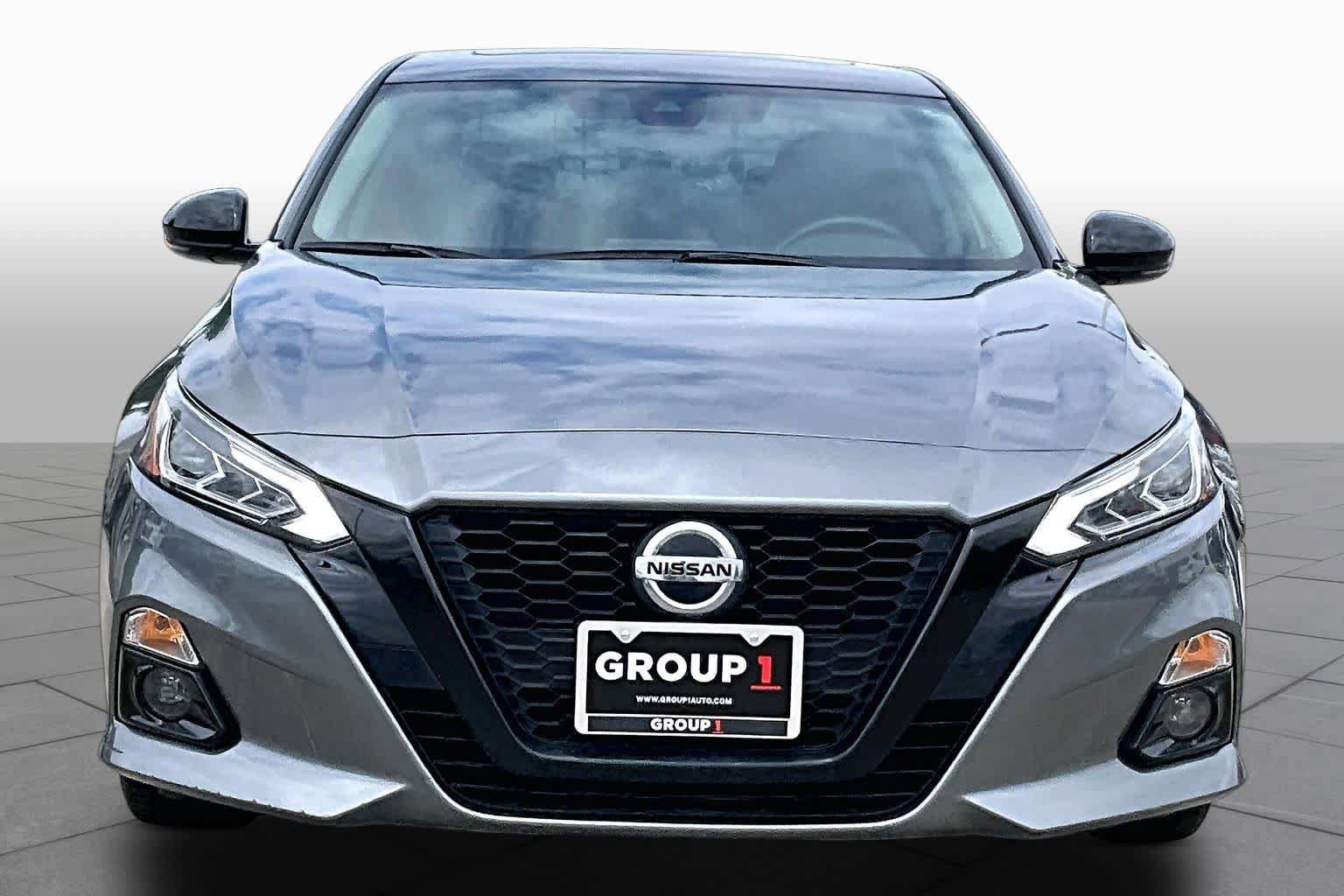 Used 2022 Nissan Altima 2.5 SR w/ Midnight Edition Package FWD image 4