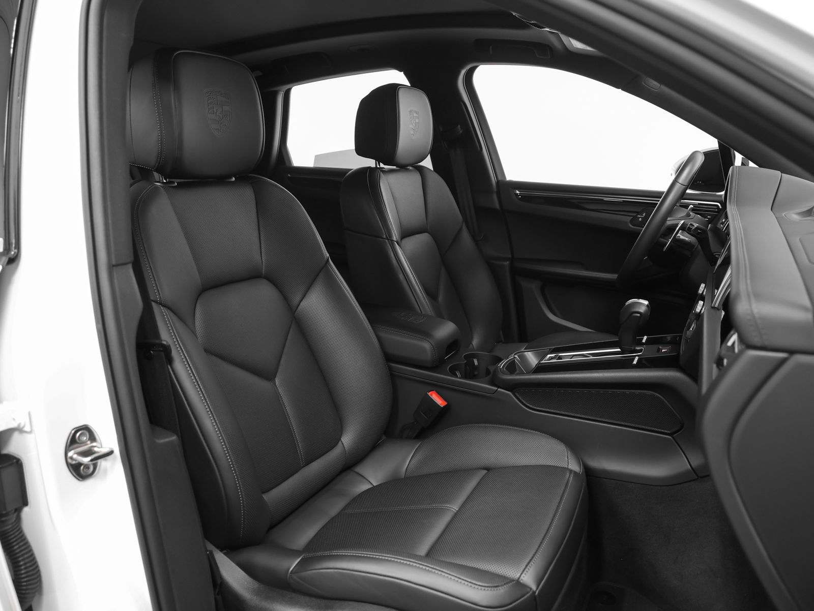 Certified 2025 Porsche Macan S image 24