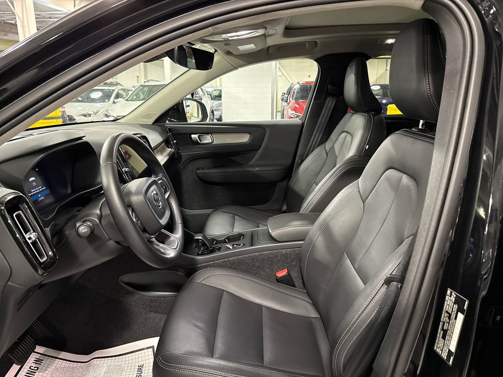 Used 2025 Volvo XC40 B5 Core AWD/4WD image 10
