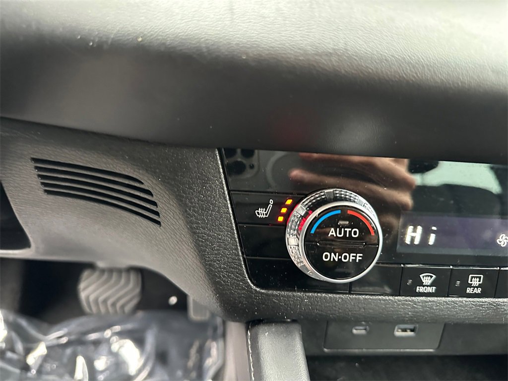 Used 2023 Mitsubishi Outlander SE image 30