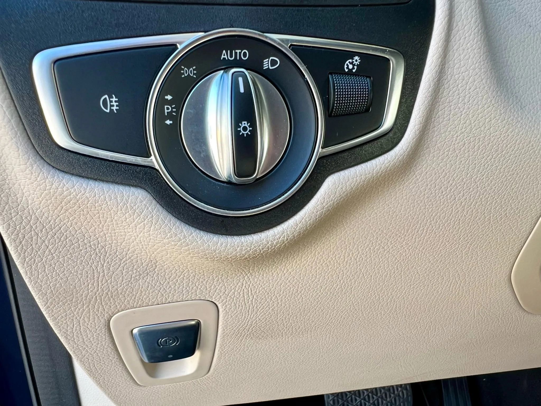 Used 2022 Mercedes-Benz GLC 300 4MATIC w/ Multimedia Package Lite image 34