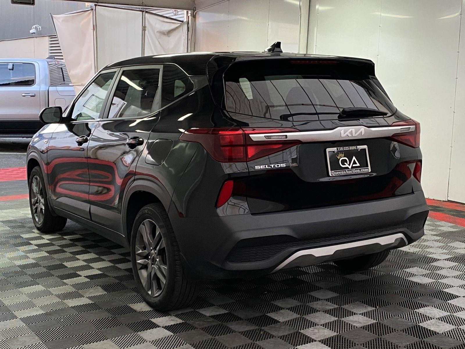 Used 2023 Kia Seltos LX AWD/4WD image 4