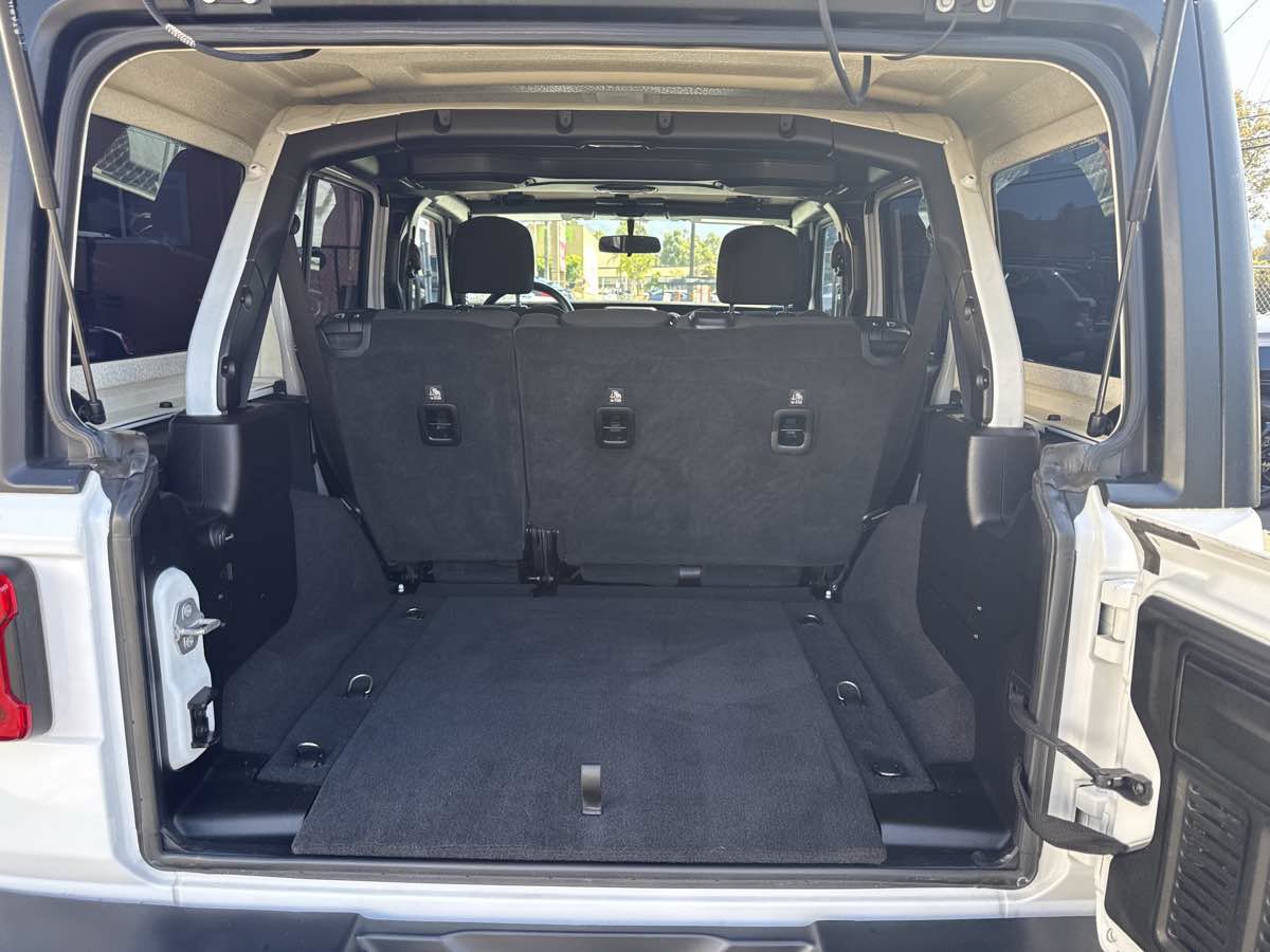 Used 2018 Jeep Wrangler Unlimited Sport S AWD/4WD image 11