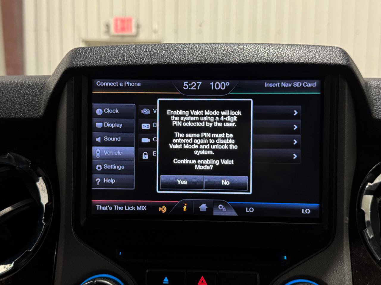 Used 2014 Ford F250 Platinum w/ FX4 Off-Road Package AWD/4WD image 16