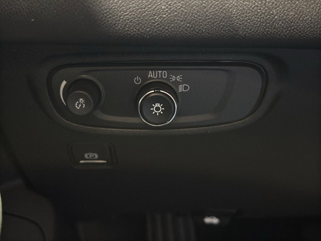 Used 2024 GMC Terrain SLE w/ Driver Convenience Package image 32