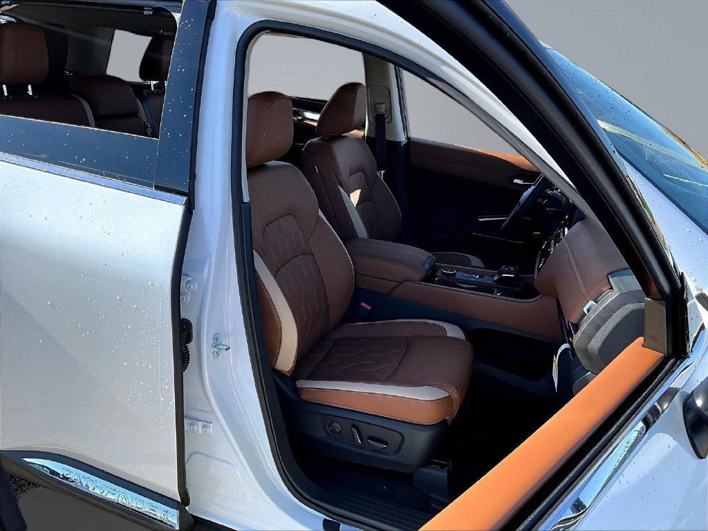 New 2026 Nissan Pathfinder Platinum w/ Cargo Package AWD/4WD image 11