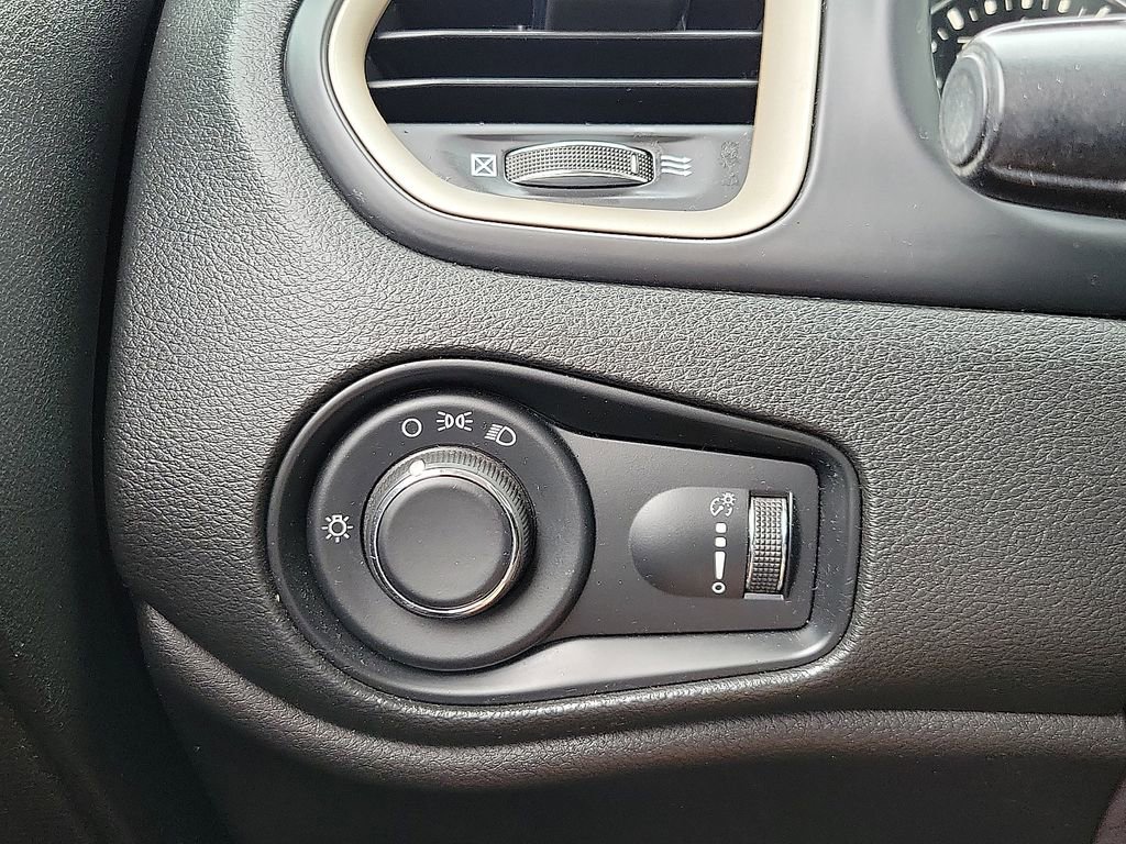 Used 2017 Jeep Renegade Sport w/ Power & Air Group image 14