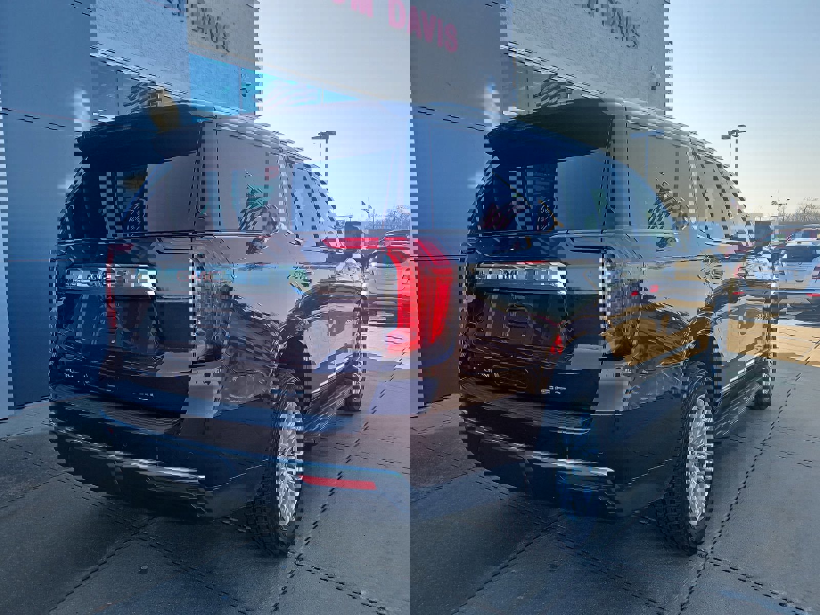 Used 2023 GMC Yukon SLT image 4