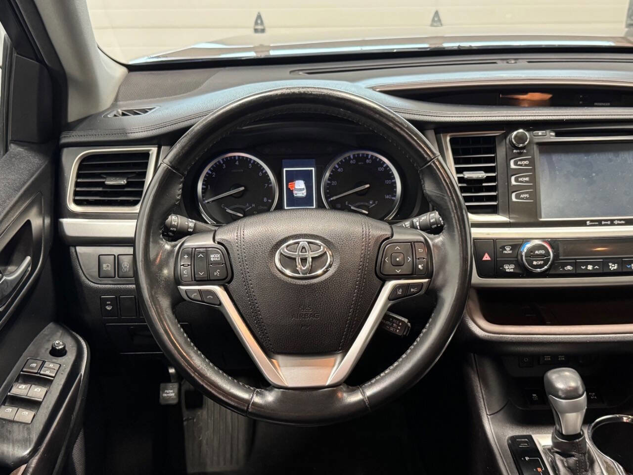 Used 2017 Toyota Highlander XLE image 28