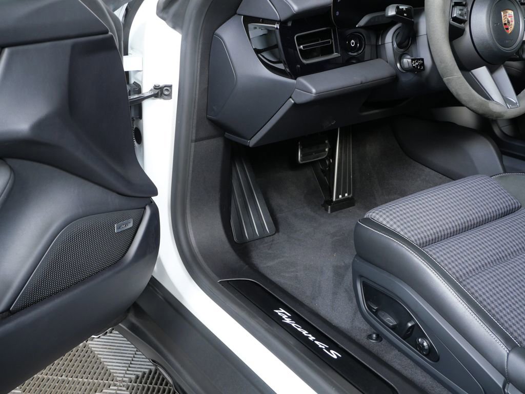 Certified 2025 Porsche Taycan 4S image 7