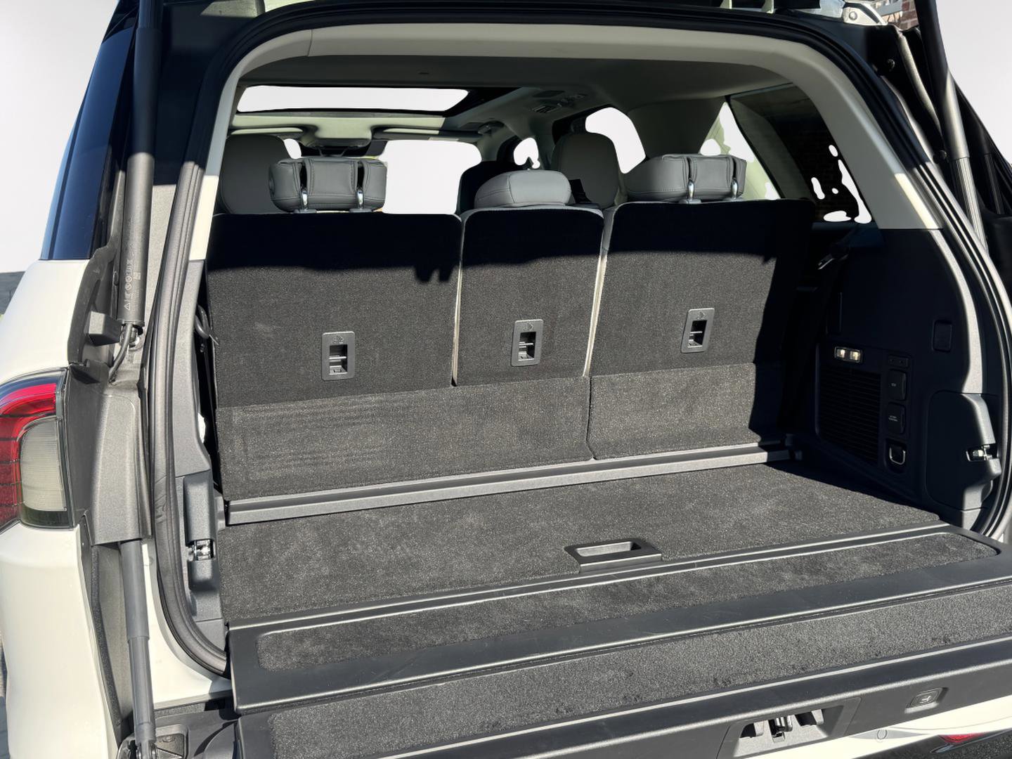 Used 2025 Lincoln Navigator Reserve AWD/4WD image 23