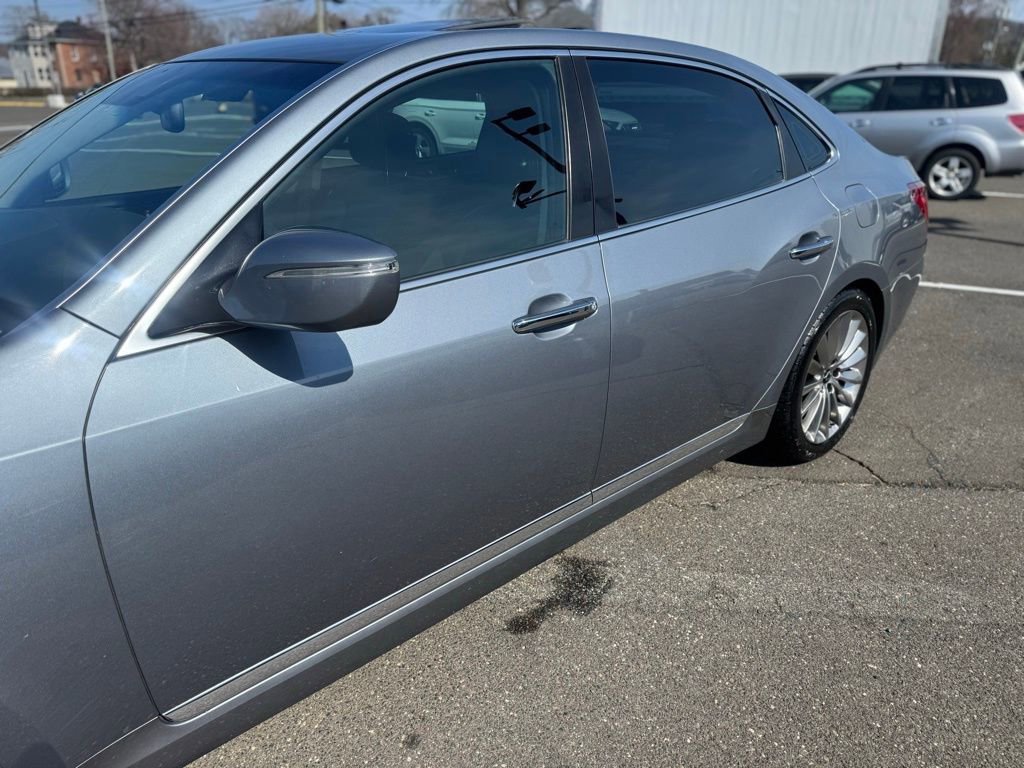 Used 2014 Hyundai Equus Signature RWD image 9