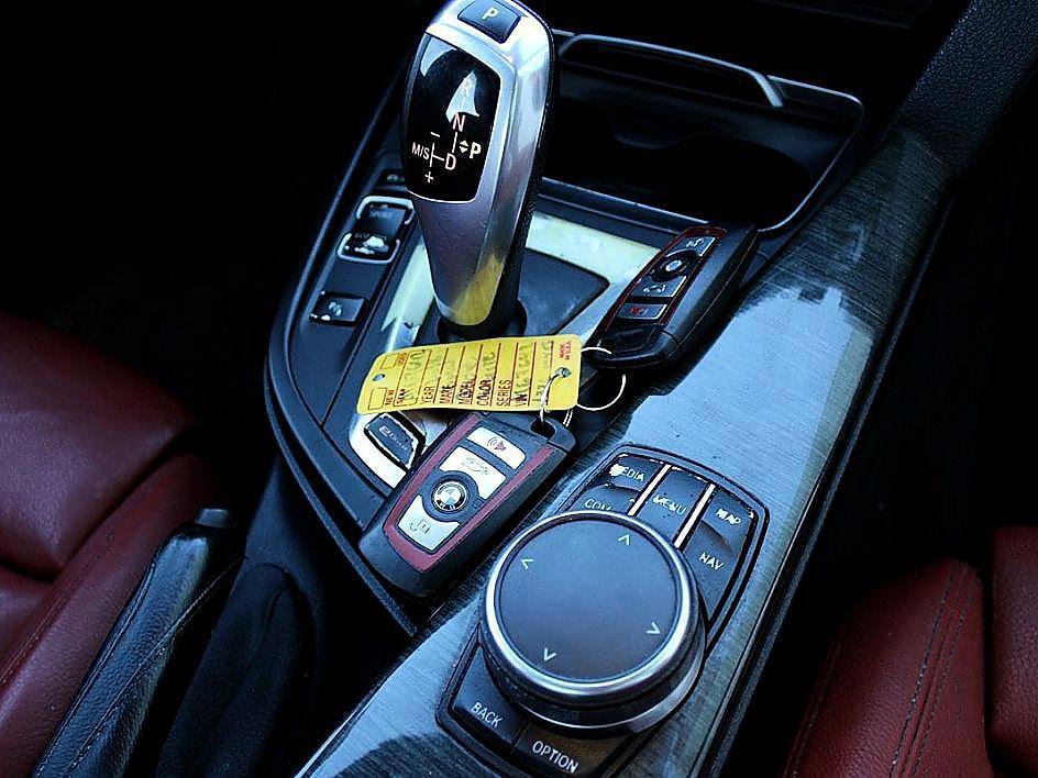 Used 2018 BMW 330e image 24