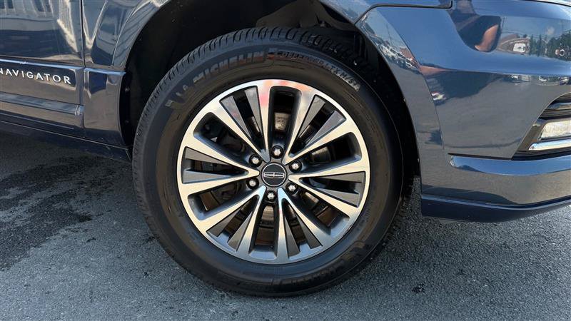 Used 2016 Lincoln Navigator L Select AWD/4WD image 11