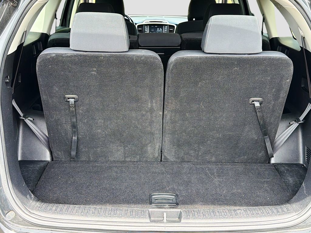 Used 2017 Kia Sorento LX w/ LX Convenience Package image 32