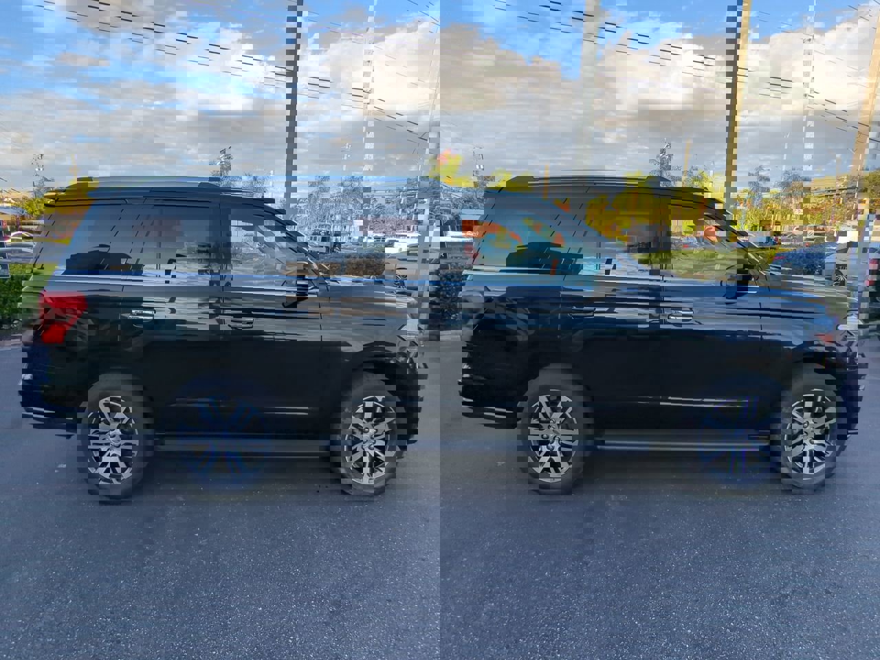 Used 2024 Ford Expedition Limited image 4