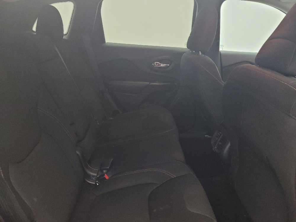 Used 2016 Jeep Cherokee Latitude w/ Cold Weather Group image 19