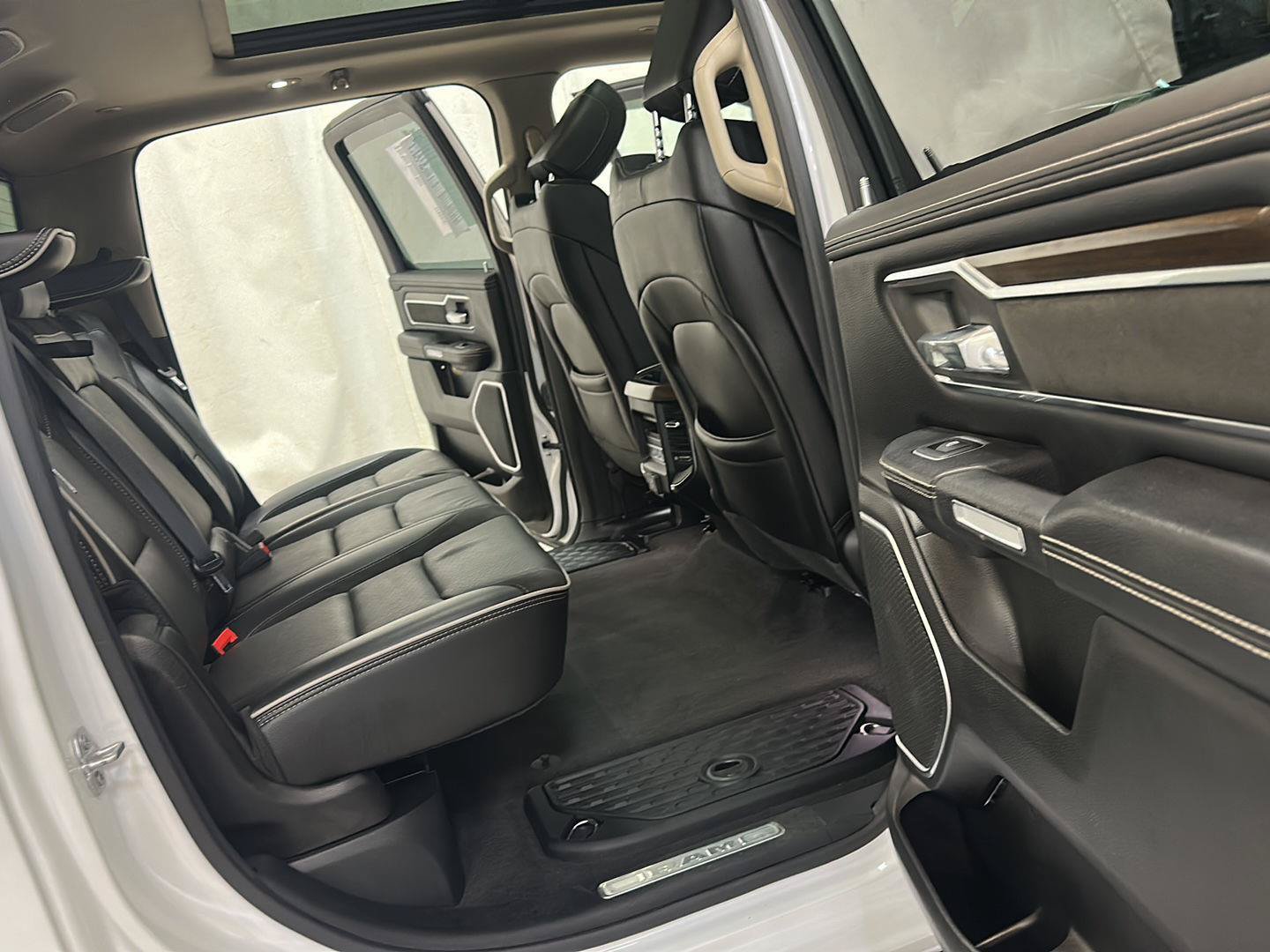 Used 2021 RAM 1500 Laramie AWD/4WD image 33