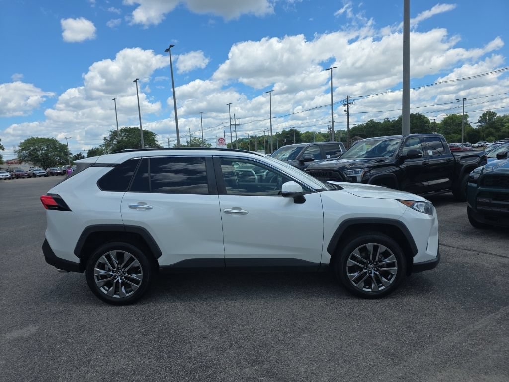 Used 2019 Toyota RAV4 Limited FWD image 4