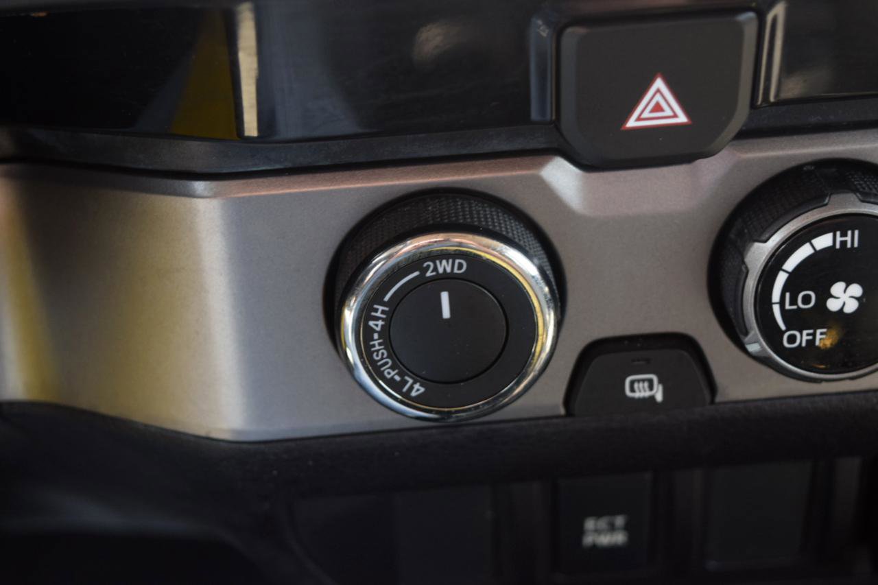Used 2018 Toyota Tacoma SR5 AWD/4WD image 24
