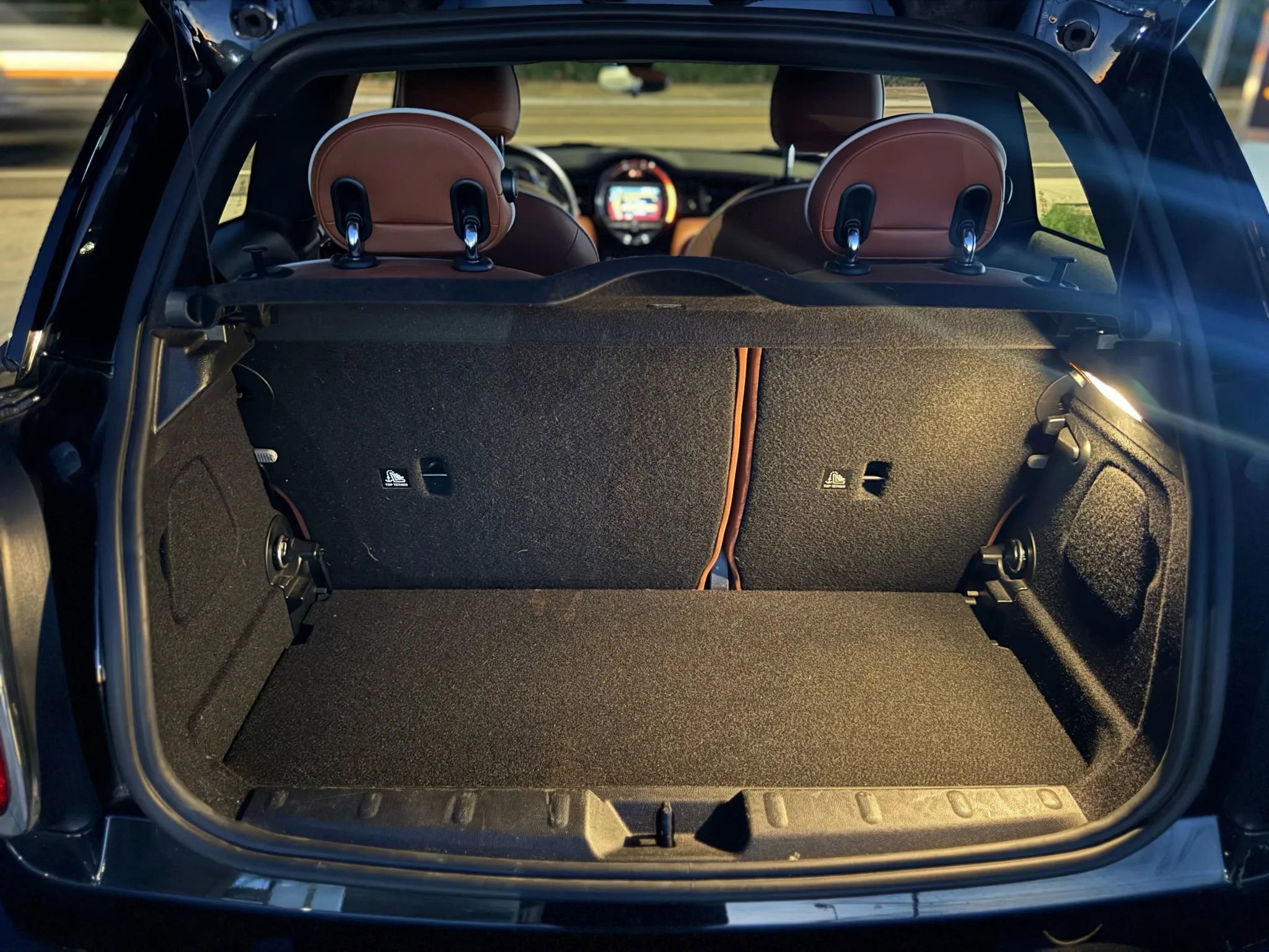 Used 2021 MINI Cooper 2-Door Hardtop w/ Signature Upholstery Package image 48