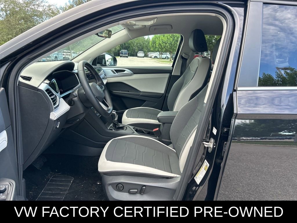 Certified 2025 Volkswagen Taos SE image 9