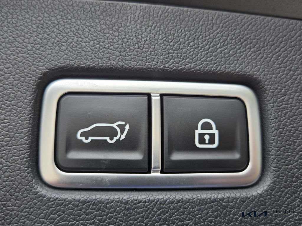 Certified 2023 Kia Sorento SX FWD image 16
