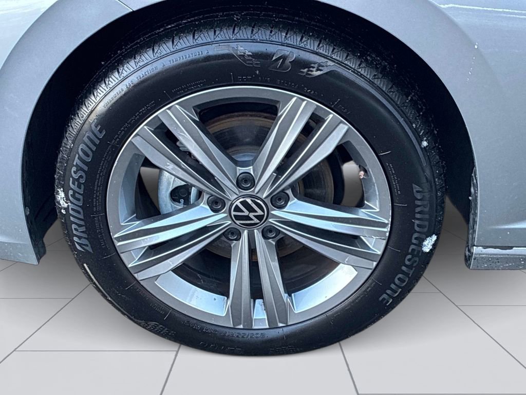 Used 2024 Volkswagen Jetta SE image 19