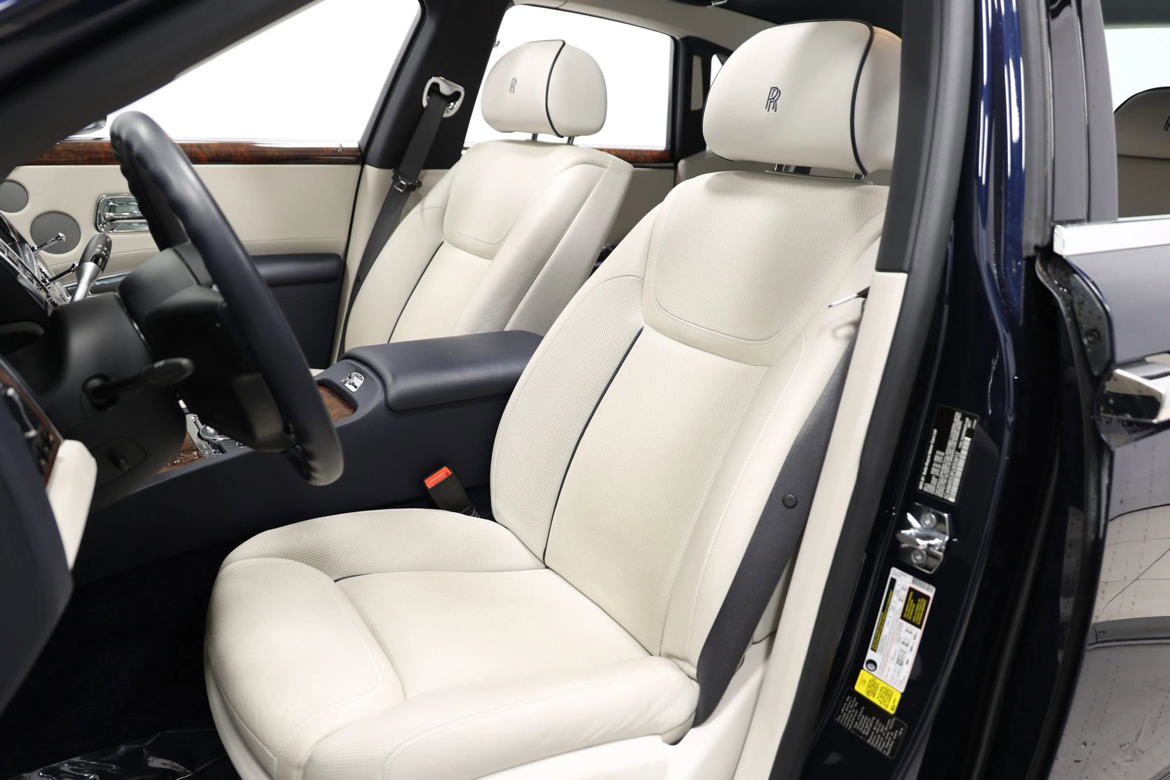 Used 2015 Rolls-Royce Ghost image 19