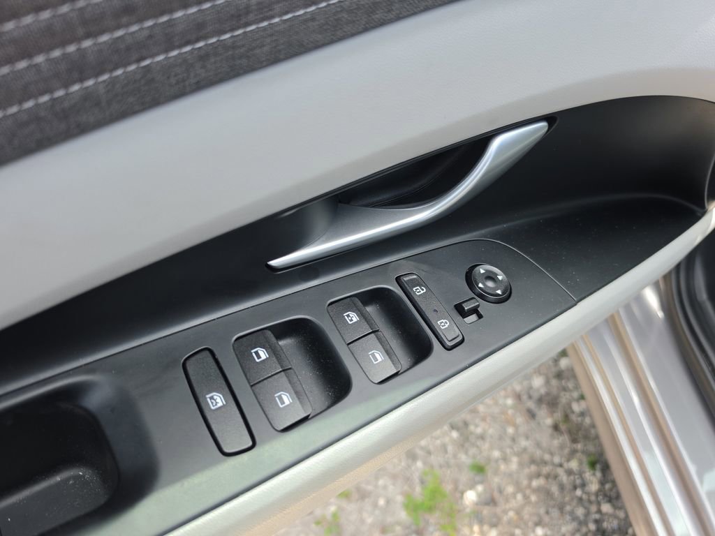 Used 2023 Hyundai Elantra Limited FWD image 19