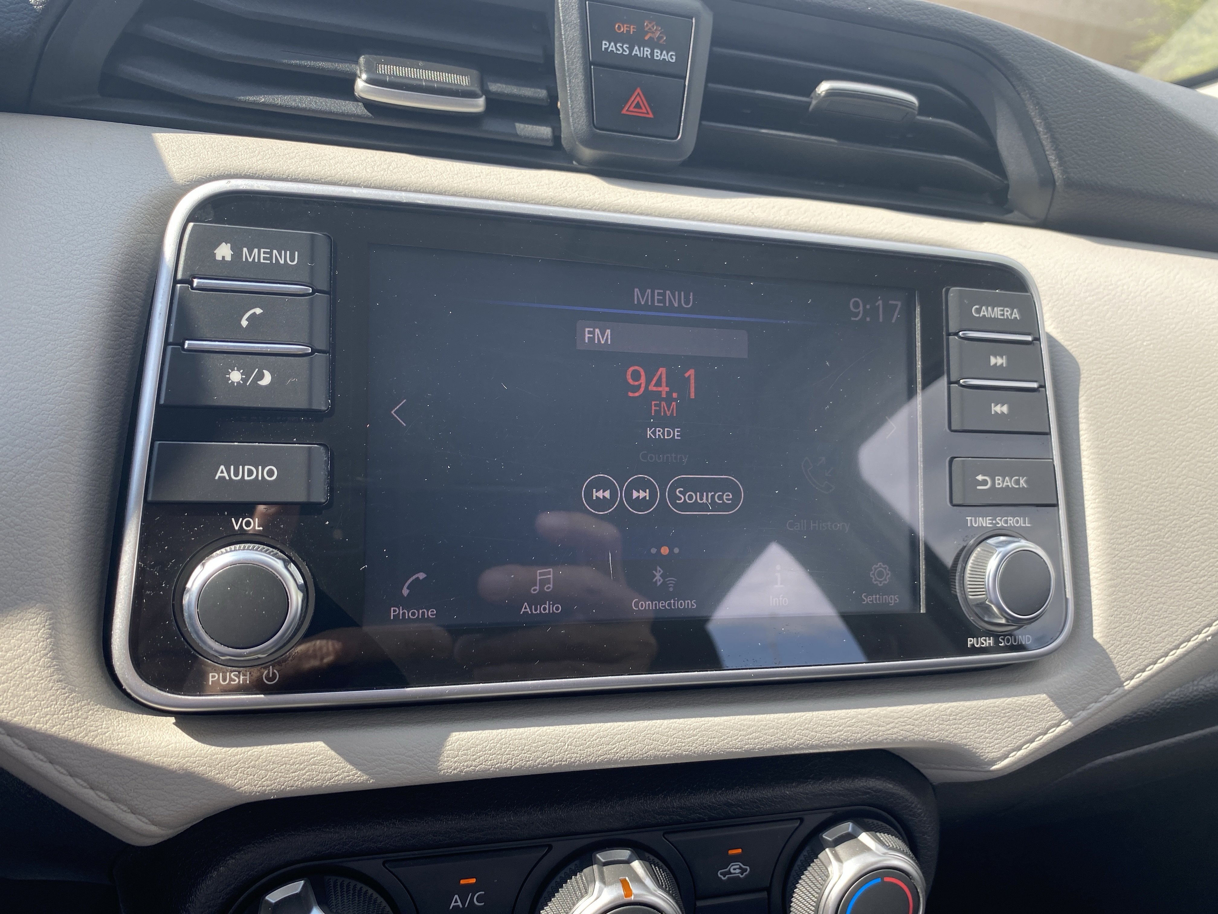 Used 2022 Nissan Versa SV FWD image 14
