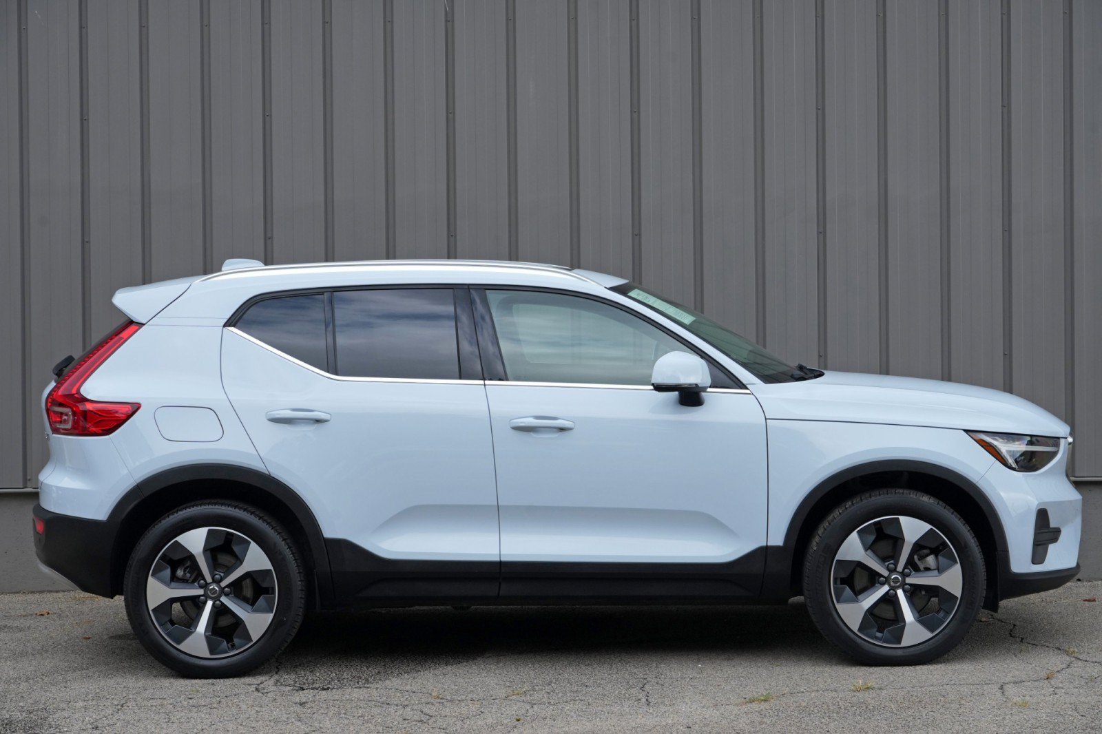 Used 2025 Volvo XC40 B5 Core w/ Climate Package AWD/4WD image 45