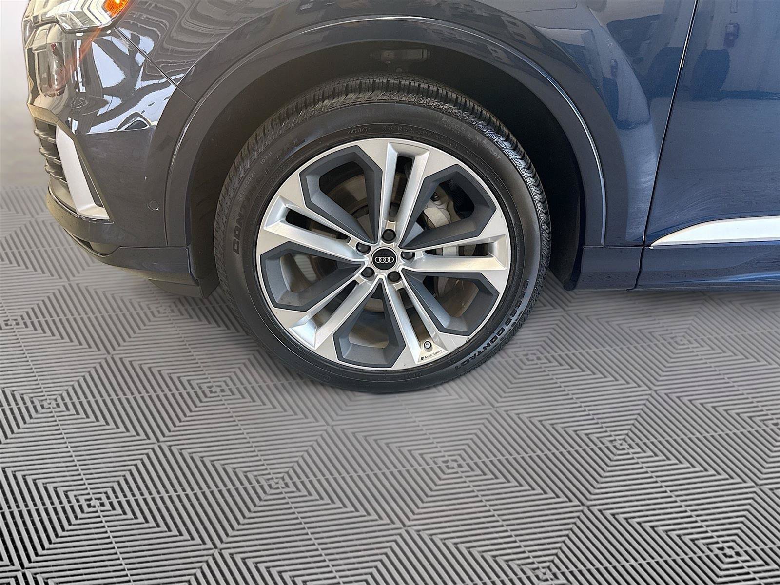 Used 2023 Audi Q7 3.0T Premium Plus w/ Premium Plus Package AWD/4WD image 3