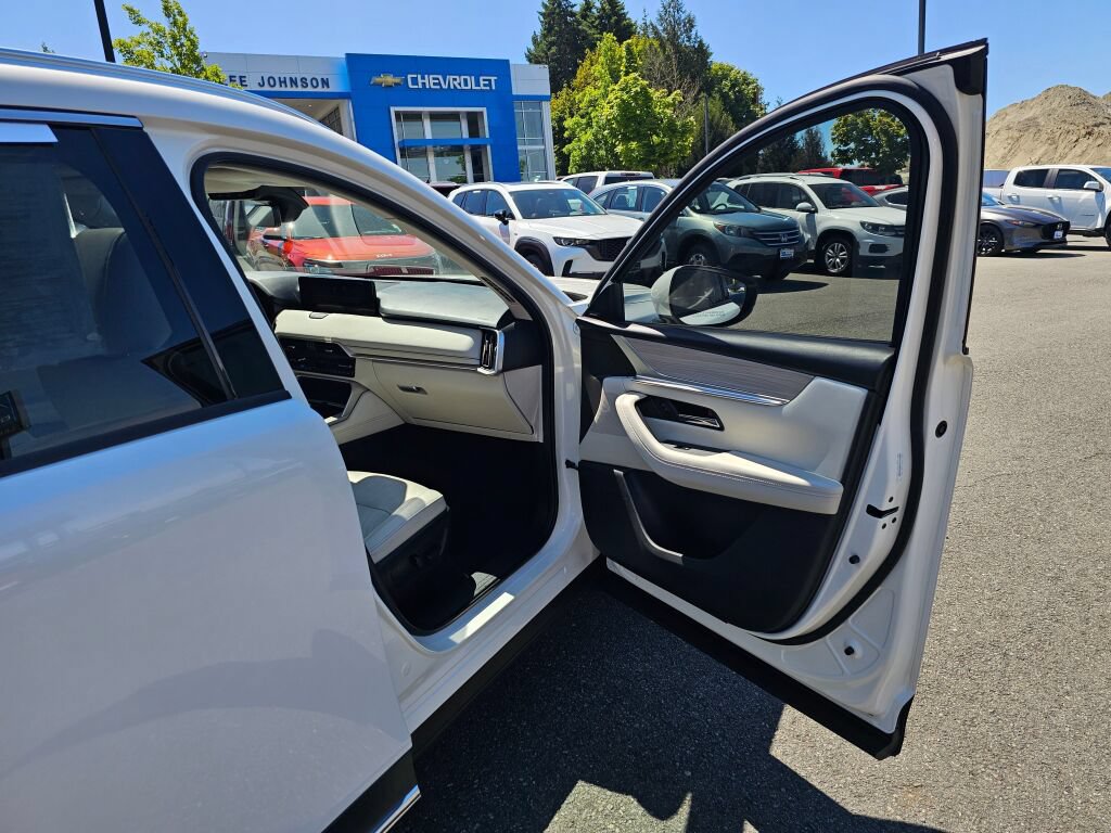 Certified 2024 MAZDA CX-90 Plug-In Hybrid w/ Premium Plus AWD/4WD image 31