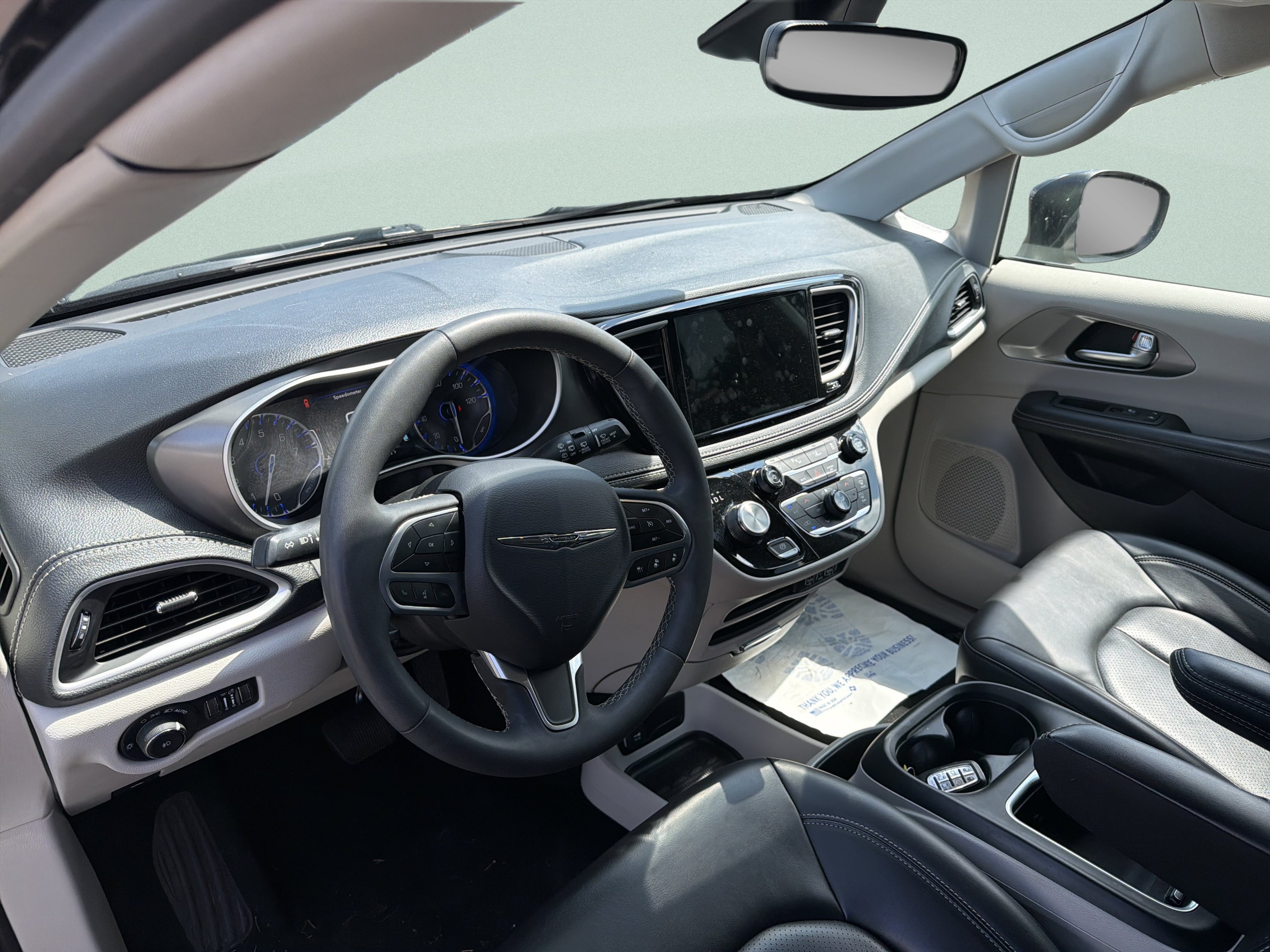 Used 2023 Chrysler Pacifica Touring-L FWD image 16