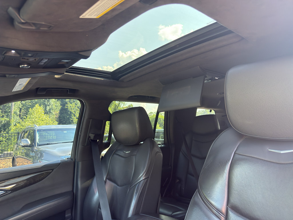 Used 2018 Cadillac Escalade Platinum AWD/4WD image 10