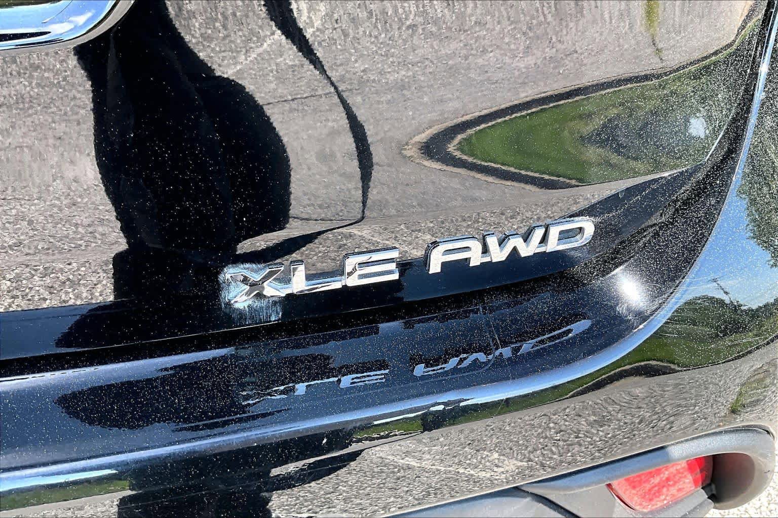 Used 2023 Toyota Highlander XLE AWD/4WD image 10