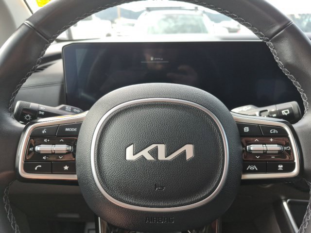 Used 2026 Kia Carnival EX FWD image 23