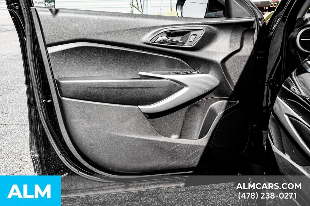 Used 2025 Chevrolet Trax LS image 46