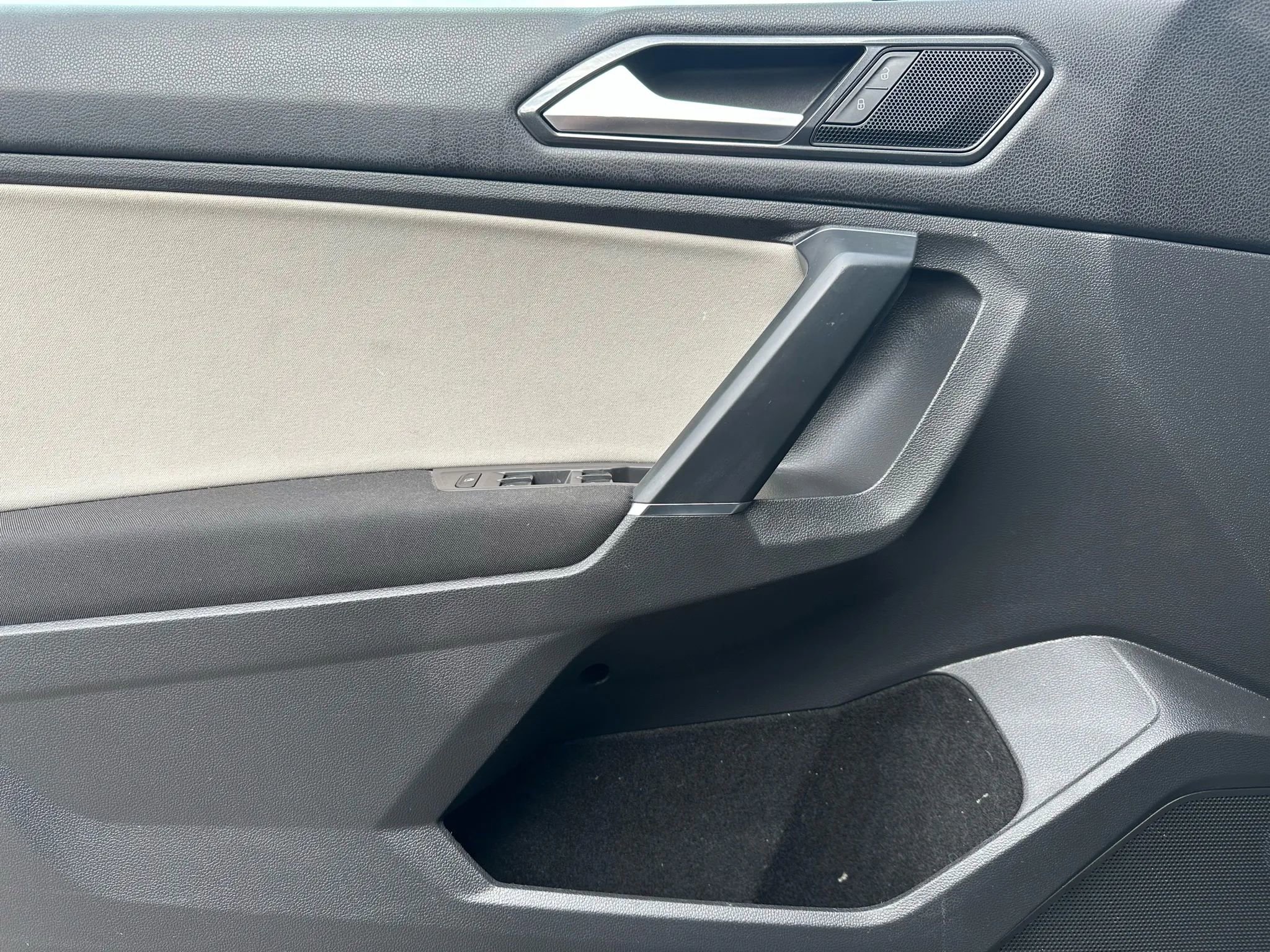 Used 2018 Volkswagen Tiguan S image 6