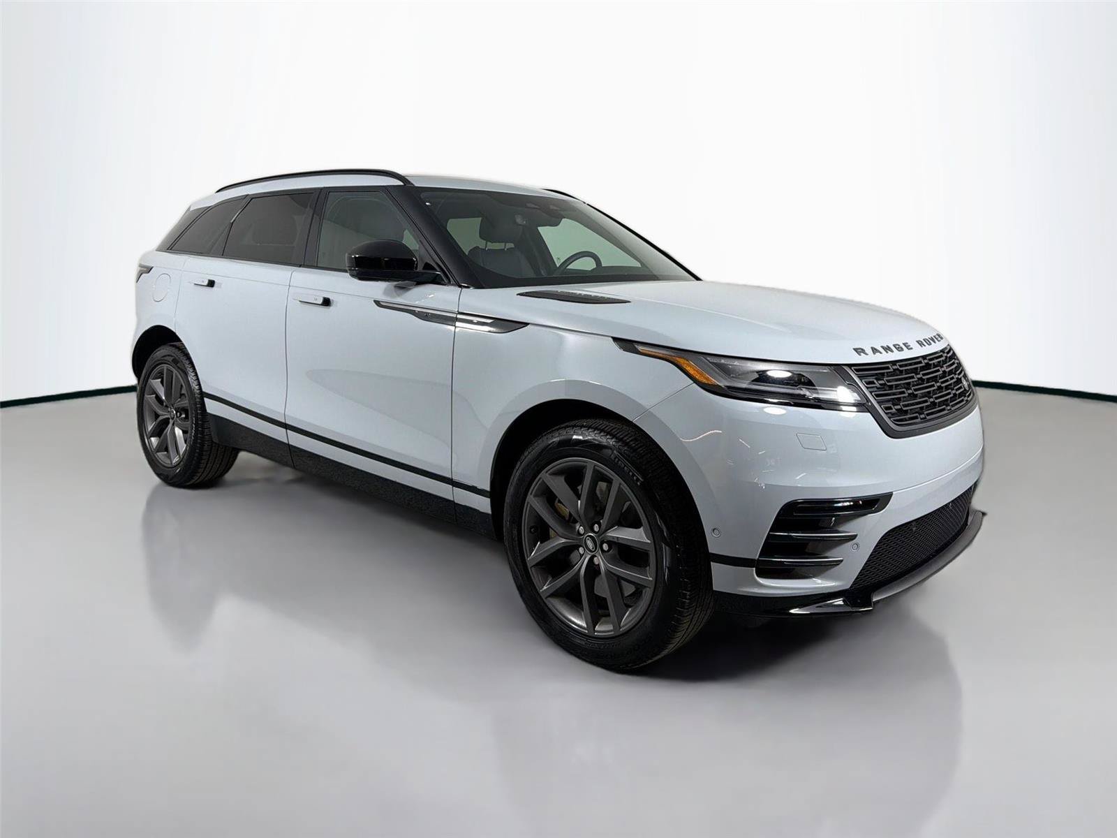 Certified 2026 Land Rover Range Rover Velar Dynamic SE AWD/4WD image 3