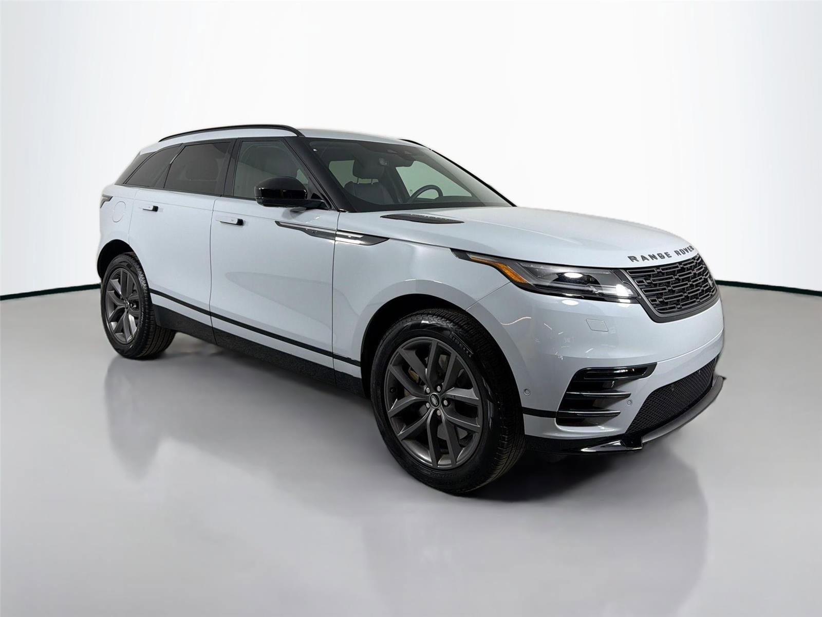 Certified 2026 Land Rover Range Rover Velar Dynamic SE AWD/4WD image 3