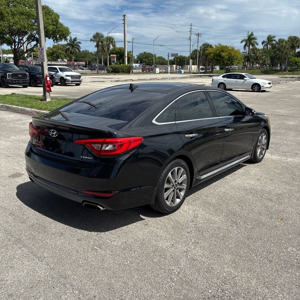 Used 2016 Hyundai Sonata Limited w/ Option Group 04 FWD image 3