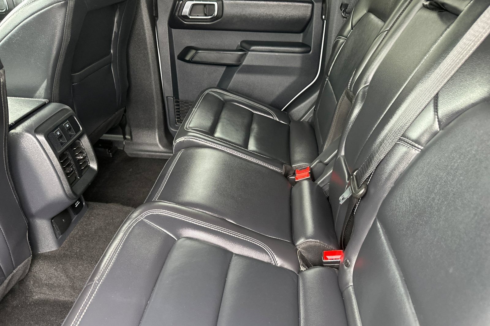 Used 2025 Ford Bronco Outer Banks AWD/4WD image 12