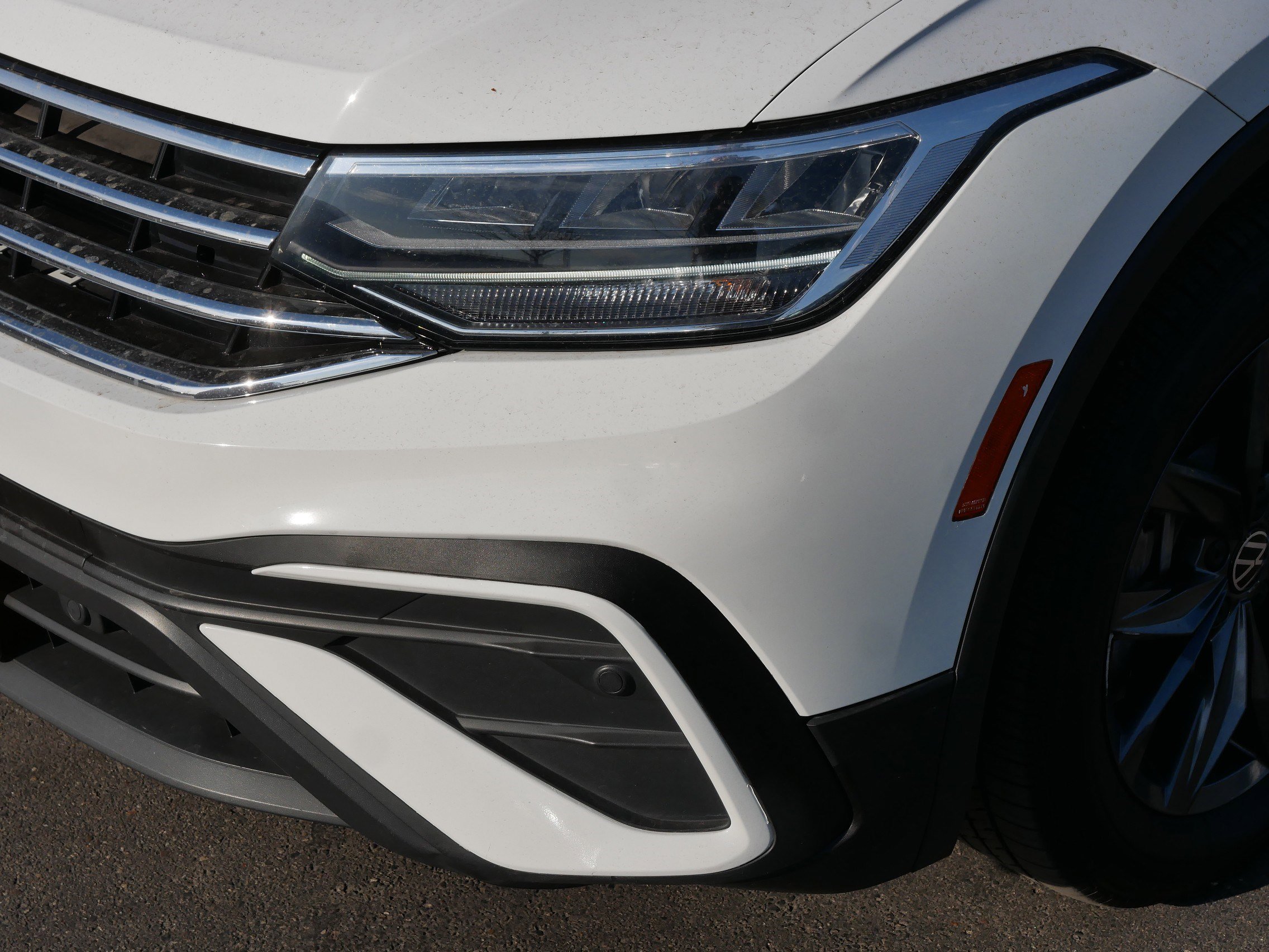 Used 2022 Volkswagen Tiguan SE AWD/4WD image 16