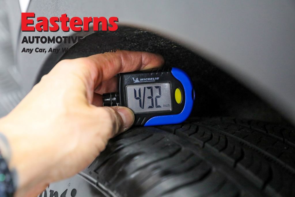 Used 2023 Buick Envision Essence image 27