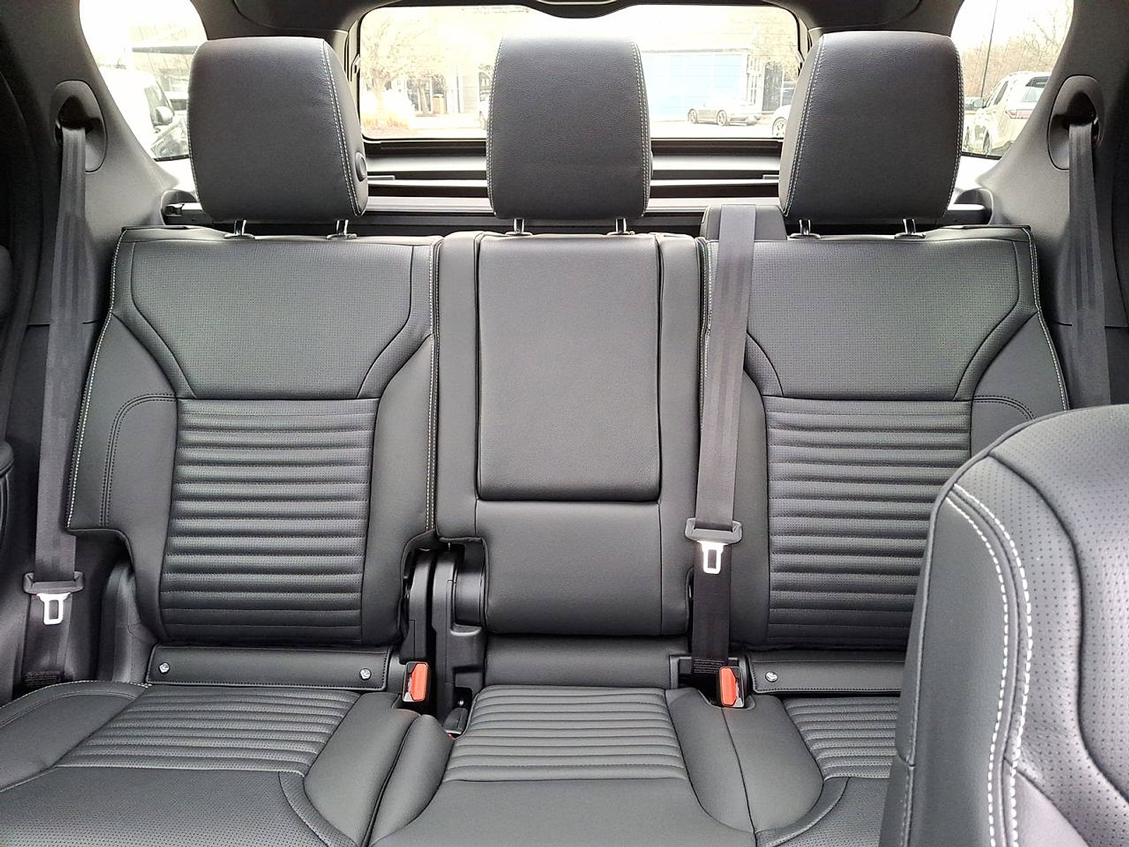 Certified 2025 Land Rover Discovery S AWD/4WD image 13