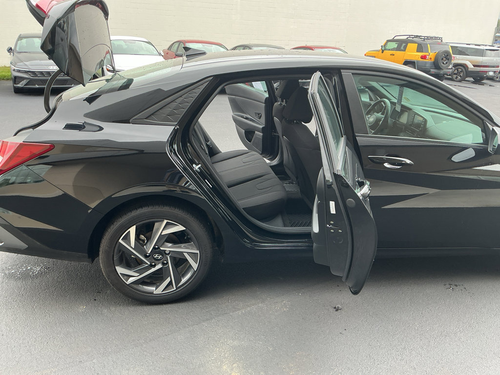 Certified 2025 Hyundai Elantra Sport image 15