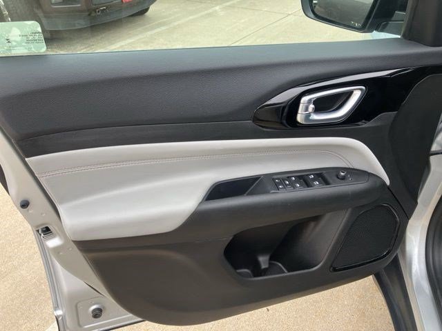 Certified 2025 Jeep Compass Limited image 8