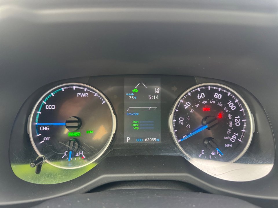 Used 2021 Toyota RAV4 XLE Premium image 14